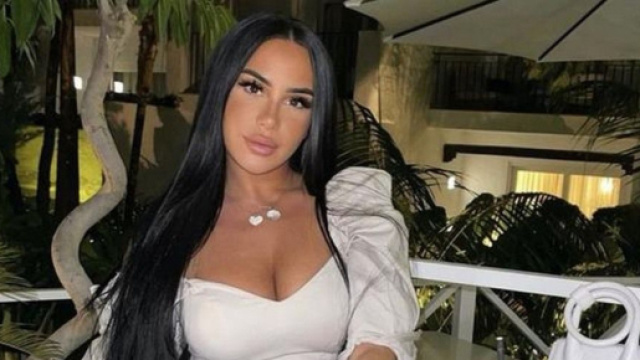 Milla Jasmine (Les Cinquante) &eacute;pingl&eacute;e par Booba et les internautes pour la publicit&eacute; d'une cr&egrave;me intime.