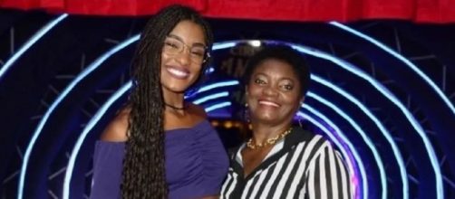 &Eacute;rika Januza curtiu o evento ao lado da m&atilde;e (Reprodu&ccedil;&atilde;o/Instagram/@erikajanuza)