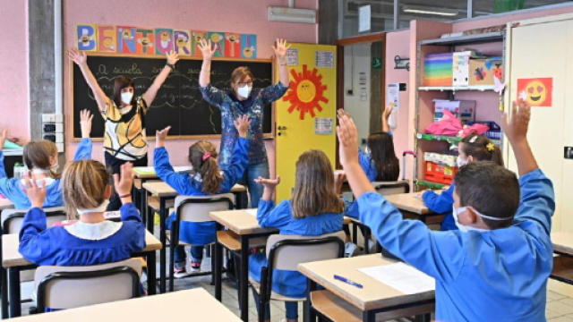 Da settembre a scuola senza mascherine, Ffp2 solo per il personale e gli studenti fragili