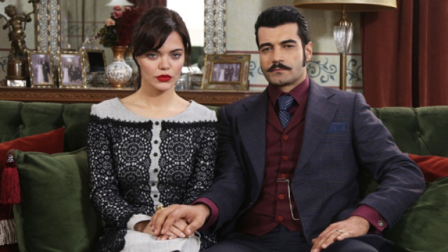 Terra amara, Demir regala un'auto a Zuleyha