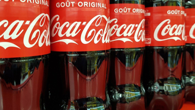 Il Ministero della Salute ritira alcuni lotti di Coca-Cola in bottiglia di vetro.