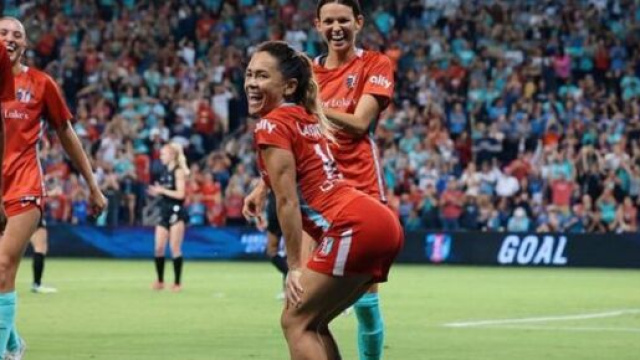 La c&eacute;l&eacute;bration compl&egrave;tement 'dingue' d'une joueuse de Kansas City fait le buzz (capture YouTube)