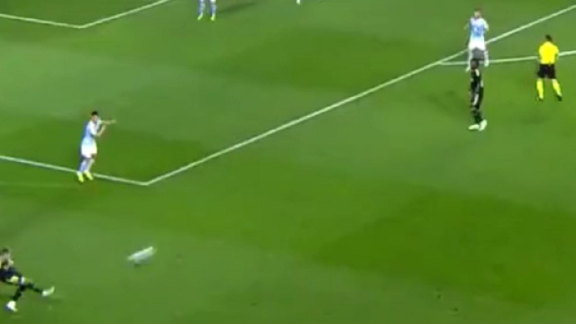 Real Madrid : Le coup-franc 'affreux' de Valverde devient la ris&eacute;e du web (capture YouTube)