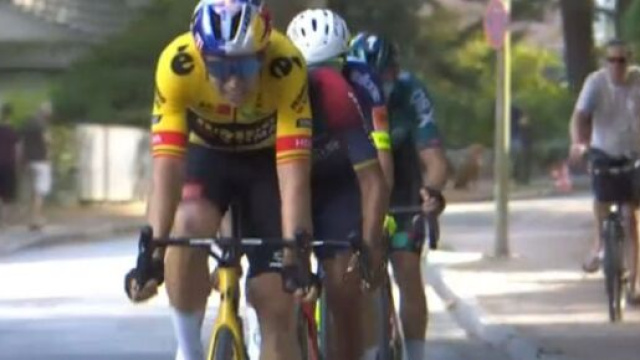 Wout van Aert in testa al gruppo dei fuggitivi alla Classica di Amburgo.