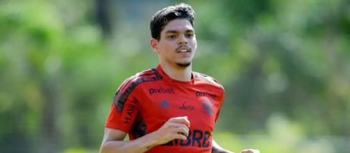 Flamengo tem interesse na contrata&ccedil;&atilde;o em definitivo do lateral Ayrton Lucas (Marcelo Cortes/Flamengo)
