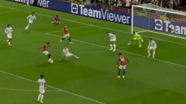 Le num&eacute;ro de Jadon Sancho pour feinter Milner affole Twitter (capture YouTube)