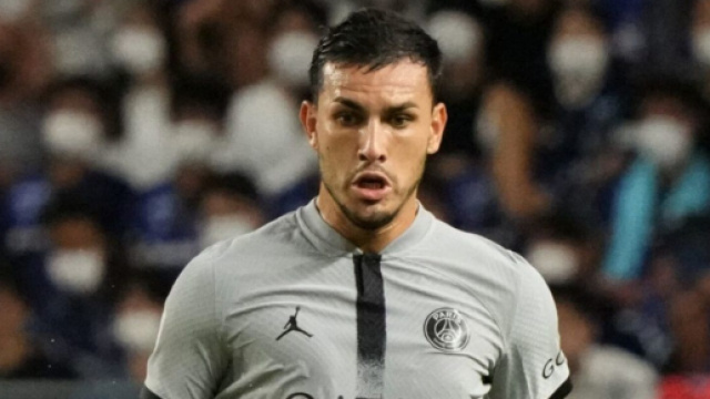 Paredes potrebbe scatenare una sfida di mercato tra Liverpool e Juventus.