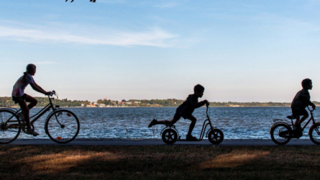 Astrologia e oroscopo del 25 agosto con le pagelle: Gemelli e Scorpione voto 7,5.