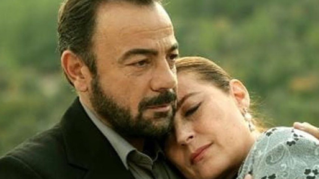 Terra amara, Fekeli insinua dubbi sulla morte di Adnan a Hunkar.