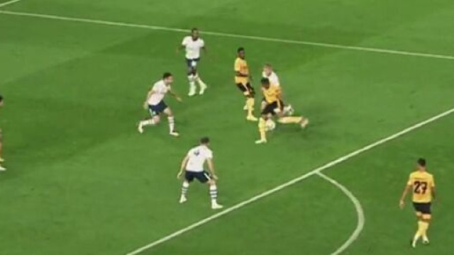 Une-deux dans la surface, missile pleine lucarne, le but d&rsquo;Adama Traor&eacute; r&eacute;gale (capture YouTube)