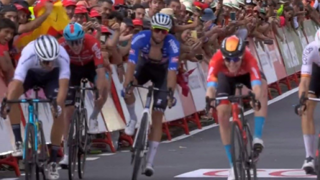 La volata della settima tappa della Vuelta Espana.