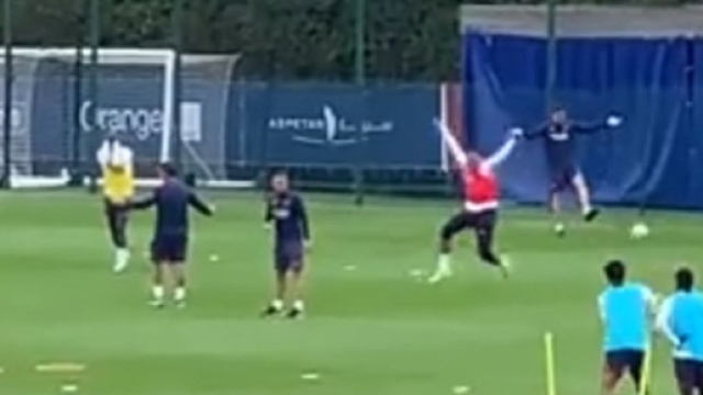 PSG : Un Kylian Mbapp&eacute; 'fou-fou' &agrave; l'entrainement r&eacute;gale les fans (capture YouTube)