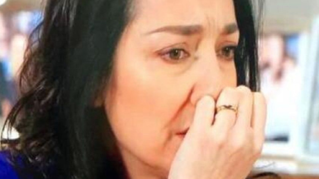 Un Posto al Sole, Adele disperata per la morte di Susanna.