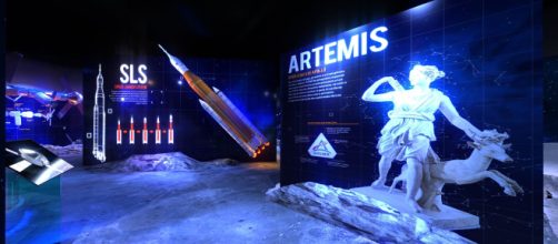 Foto da exposi&ccedil;&atilde;o do Projeto Art&ecirc;mis, o qual levar&aacute; novamente seres humanos &agrave; Lua. (Arquivo Blasting News)