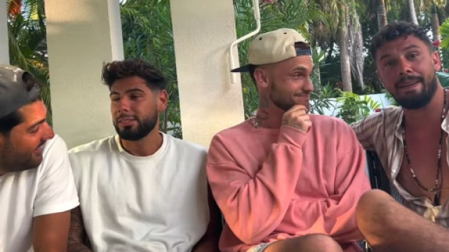 Carla Moreau (La Bataille des Clans) enceinte de son deuxi&egrave;me enfant ? Bastos et Kevin Guedj font une gaffe.