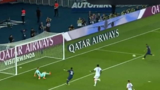 PSG - Monaco : L'incroyable double poteau sign&eacute; Messi et Mbapp&eacute; enflamme Twitter (capture YouTube)