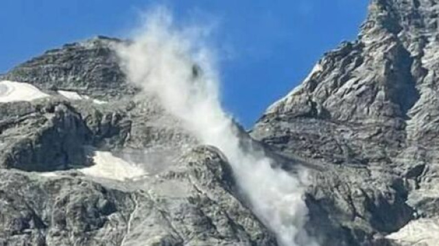 Cervino: evacuati 13 alpinisti, un ammasso roccioso si &egrave; staccato dalla Testa del Leone.