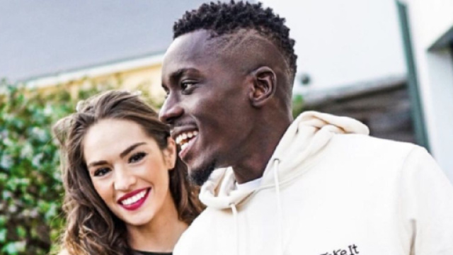 La femme d'Idrissa Gueye balance sur les arnaqueurs de Facebook (capture YouTube)