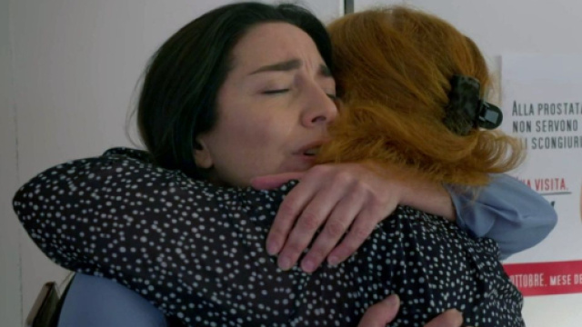 Un posto al sole, Adele Picardi (Sara Ricci) e Giulia Poggi (Marina Tagliaferri).