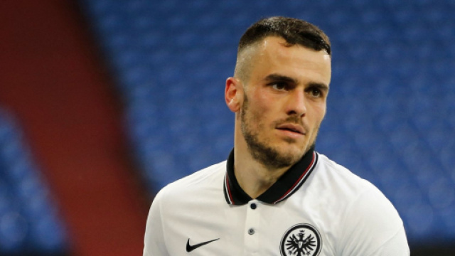 In foto Kostic, centrocampista dell'Eintracht Francoforte.