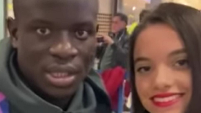 La t&ecirc;te 'hallucin&eacute;e' de N'Golo Kant&eacute; avec une fan fait le buzz (capture YouTube)