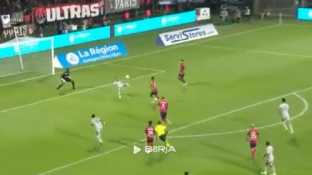 Leo Messi en feu face &agrave; Clermont ce samedi soir en Ligue 1 (cr&eacute;dit Twitter)