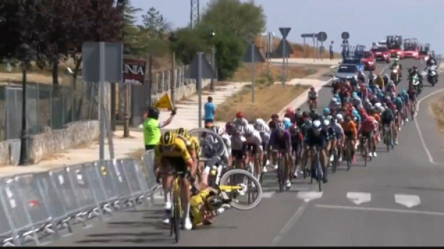 Ciclismo, la caduta avvenuta nella seconda tappa