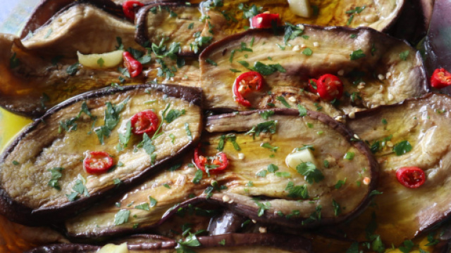 Tre contorni vegani a base di melanzane.