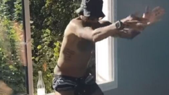 La danse 'malaisante' de Neymar au bord de la piscine fait le buzz (capture Instagram)