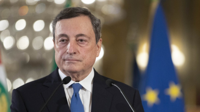 Stipendi, cedolino di agosto 2022: aumenti a docenti 124 euro, pulizie 72&euro;, operai 102&euro;.