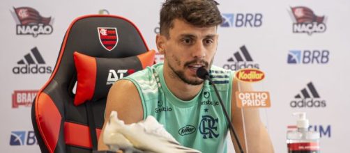 Rodrigo Caio completa um m&ecirc;s fora dos gramados (Reprodu&ccedil;&atilde;o/@AlexandreVidal1/CRF)