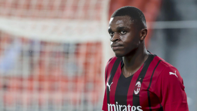 Milan, interesse del Liverpool per Kalulu