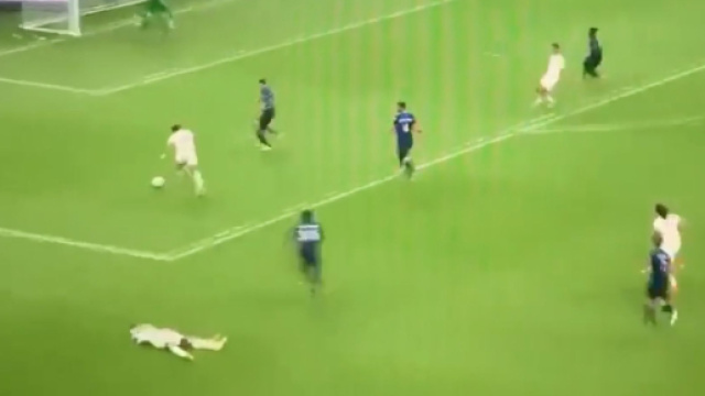 Alexis Sanchez au coeur d'une s&eacute;quence insolite ce mercredi face &agrave; Clermont. (cr&eacute;dit Prime)