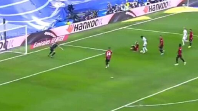 Course, dribbles fous, le but 'ronaldinhesque' de Rodrygo afolle Twitter (capture YouTube)