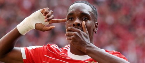 Bayern de Munique trope&ccedil;ou em casa (Reprodu&ccedil;&atilde;o/Instagram/@FCBayernEN)