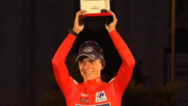 Ciclismo, Remco Evenepoel ha conquistato la vittoria della Vuelta Espa&ntilde;a.