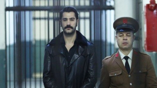 Terra amara, episodi Turchia: l'ex di Altun viene arrestato di nuovo.