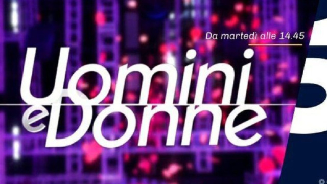 Uomini e donne, cambio programmazione: il debutto slitta ancora e passa al 20 settembre.