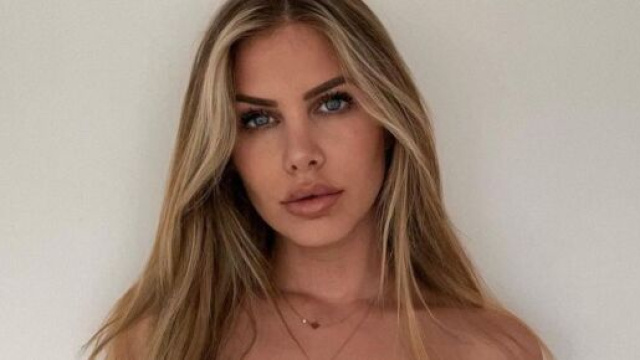 Adixia s'affiche &agrave; moiti&eacute; nue pour promouvoir son compte Mym