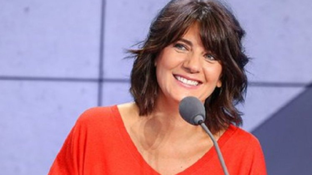 S&eacute;par&eacute;e de Raymond Domenech, Estelle Denis a retrouv&eacute; l'amour, le nom fuite (capture YouTube)