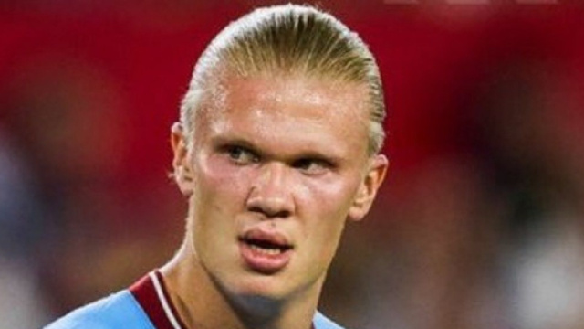 La r&eacute;action d'Erling Haaland face aux cam&eacute;ras fait beaucoup parler (capture YouTube)