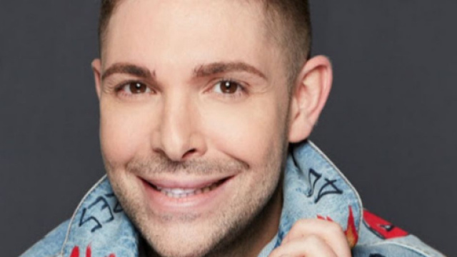 Sam Zirah tacl&eacute; par Sarah Fraisou, il r&eacute;plique