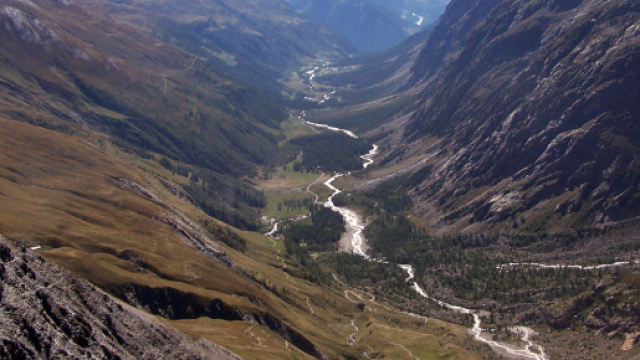 Val Ferret, trovato senza vita un escursionista giapponese: fatale una caduta.