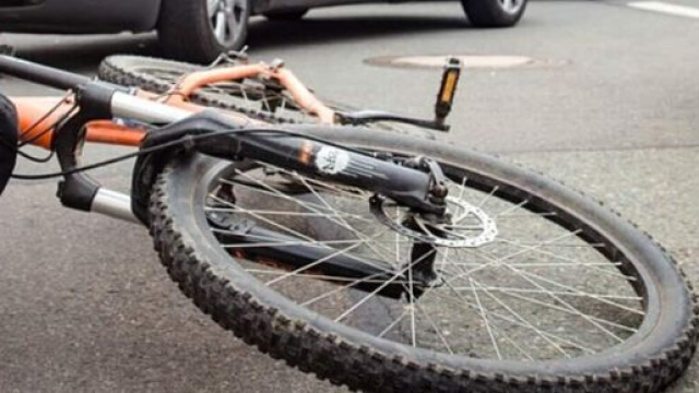 Roma, scontro fra bici e automobile: morto ciclista 59enne.