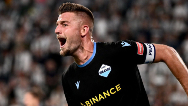 In foto Milinkovic-Savic, centrocampista della Lazio.