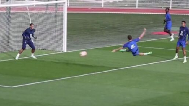 La reprise de vol&eacute;e de Benjamin Pavard &agrave; l&rsquo;entra&icirc;nement fait le buzz (capture YouTube)