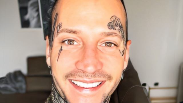 Uomini e Donne, l'ultimo post di Manuel Vallicella: 'Si pu&ograve; dire tanto, senza dire niente'.