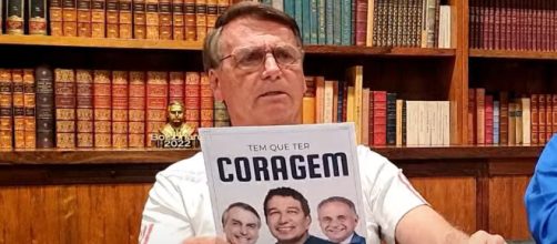 Bolsonaro faz campanha para aliados em live (Reprodu&ccedil;&atilde;o/YouTube/Jair Bolsonaro)