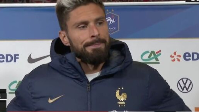 Olivier Giroud frustr&eacute; par la d&eacute;faite des Bleus face au Danemark. (cr&eacute;dit Twitter LCL)