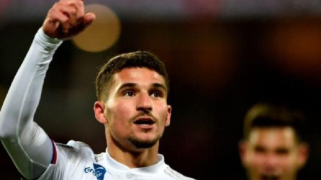 In foto Houssem Aouar, giocatore francese.